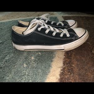 Big girl’s black converse